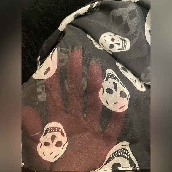 SHEER SKULLS ☠️ | Black & White Skull Print | Scarf (Brand New!) 💕✨ - Picture 10 of 12